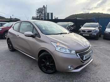 Peugeot - 208
