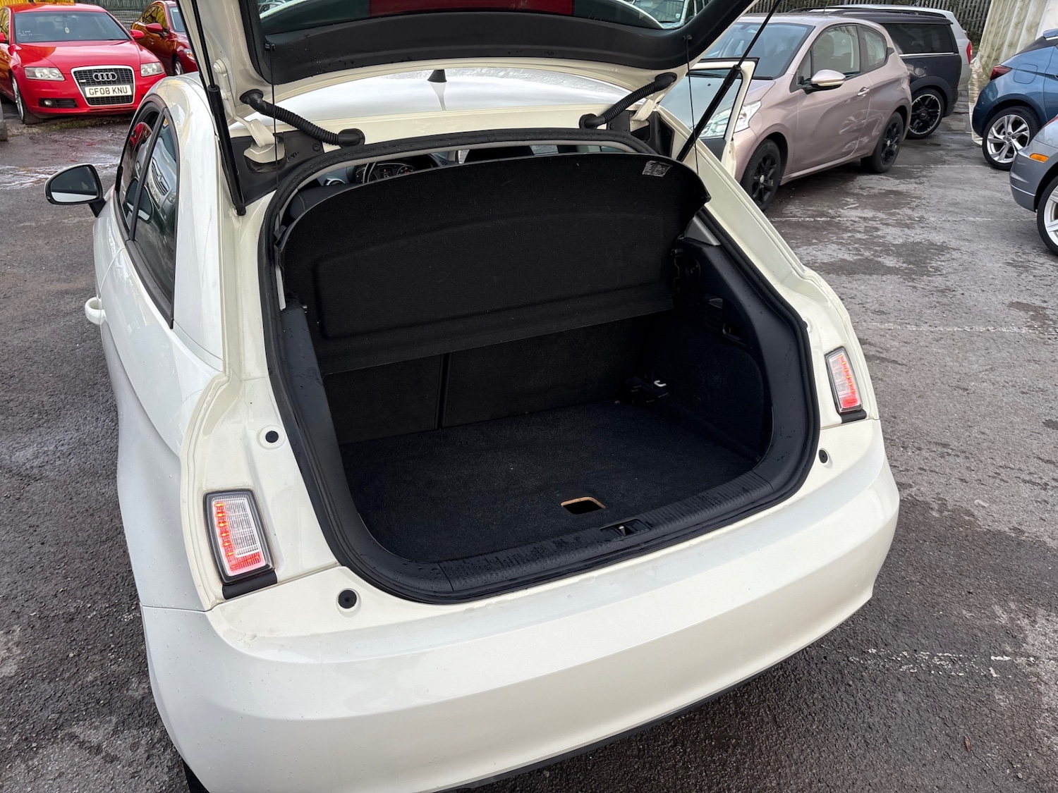 Used Audi A1 2011 for sale - 76682659: Photo 16