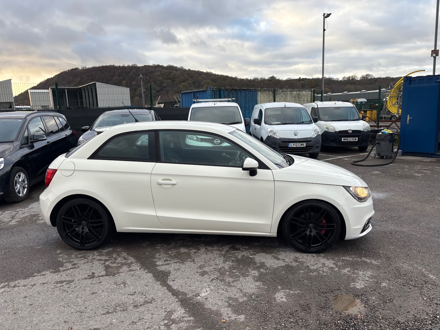 Used Audi A1 2011 for sale - 76682659: Photo 2