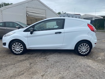 Used Ford Fiesta 2015 for sale - 78817480: Photo