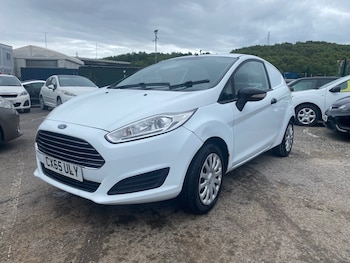 Used Ford Fiesta 2015 for sale - 78817480: Photo