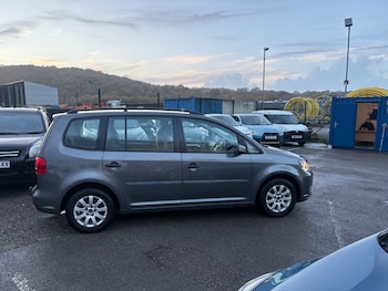 Used Volkswagen Touran 2011 for sale - 76418669: Photo