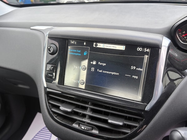 Used Peugeot 208 2014 for sale - 76184173: Photo 12