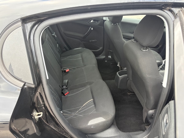 Used Peugeot 208 2014 for sale - 76184173: Photo 15