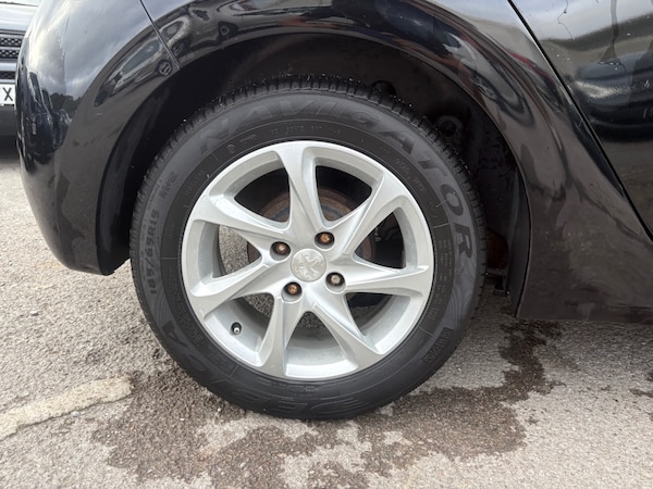 Used Peugeot 208 2014 for sale - 76184173: Photo 17