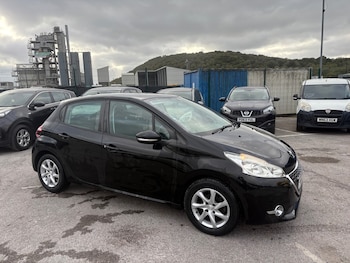 Used Peugeot 208 2014 for sale - 76184173: Photo 2