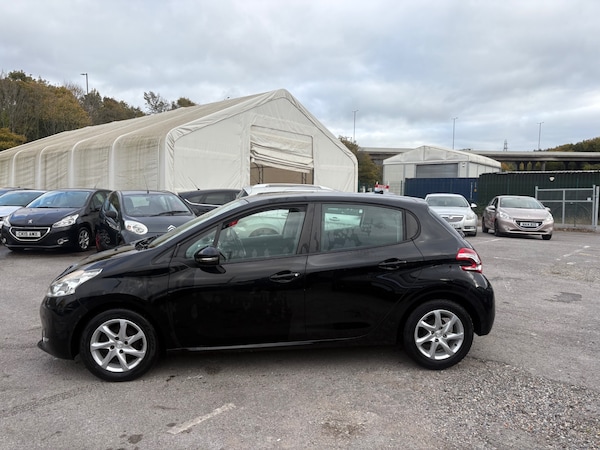 Used Peugeot 208 2014 for sale - 76184173: Photo 5