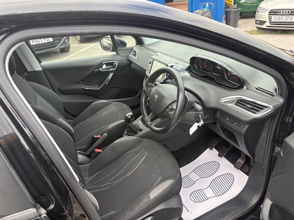 Used Peugeot 208 2014 for sale - 76184173: Photo 9
