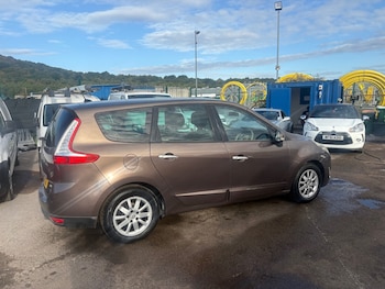 Used Renault Grand Scenic 2010 for sale - 79583717: Photo