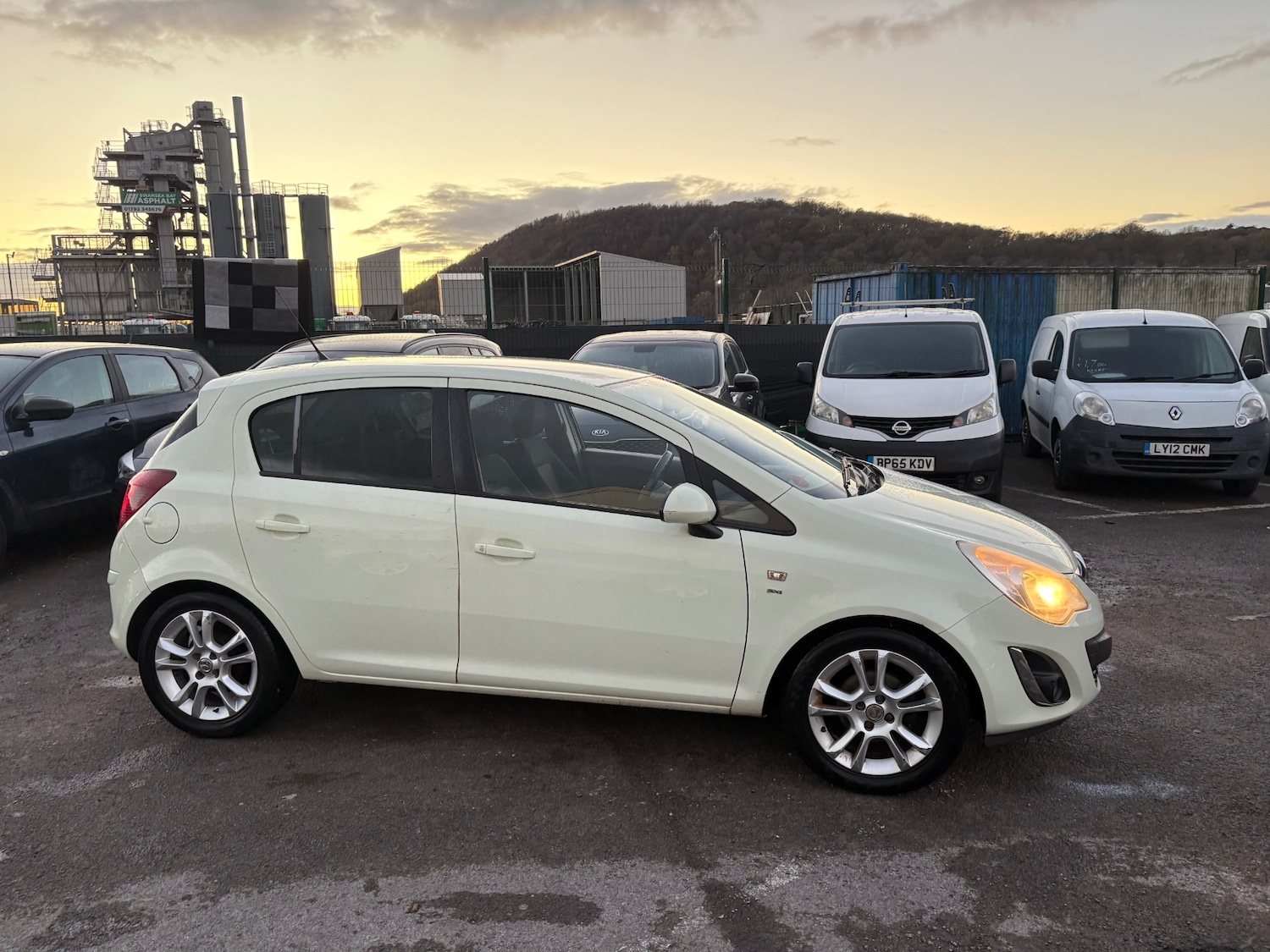 Used Vauxhall Corsa 2012 for sale - 76684536: Photo 2