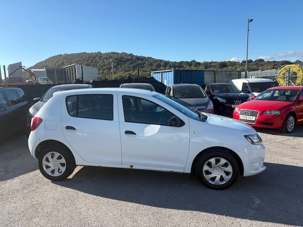 Used Dacia Sandero 2016 for sale - 76257539: Photo 2