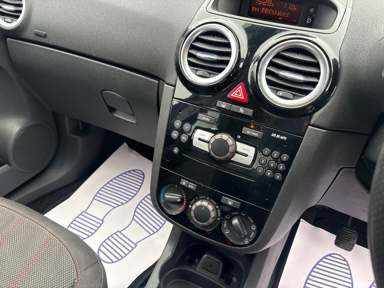 Used Vauxhall Corsa 2013 for sale - 78000071: Photo 9