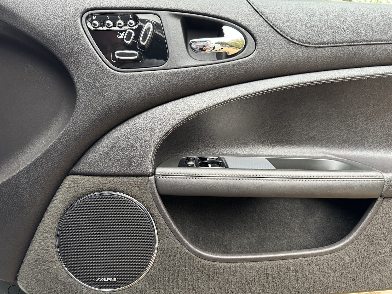 Used Jaguar XK 2013 for sale - 76510852: Photo 19