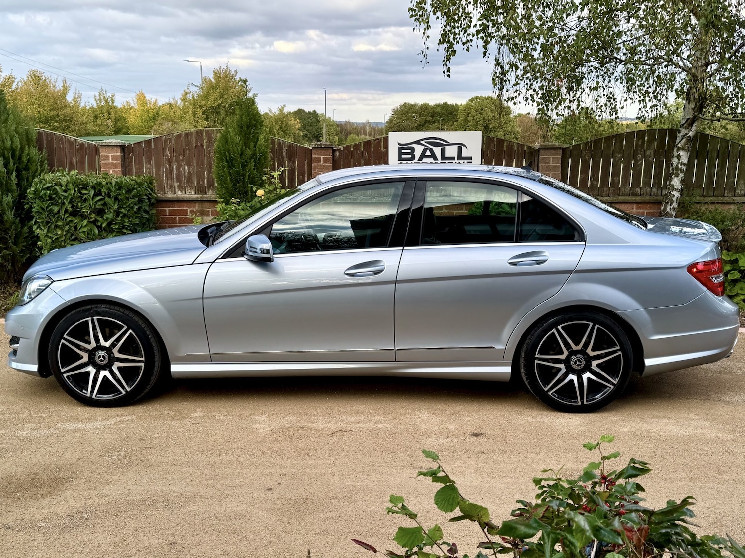 Used Mercedes-Benz C-Class 2013 for sale - 76120270: Photo 2
