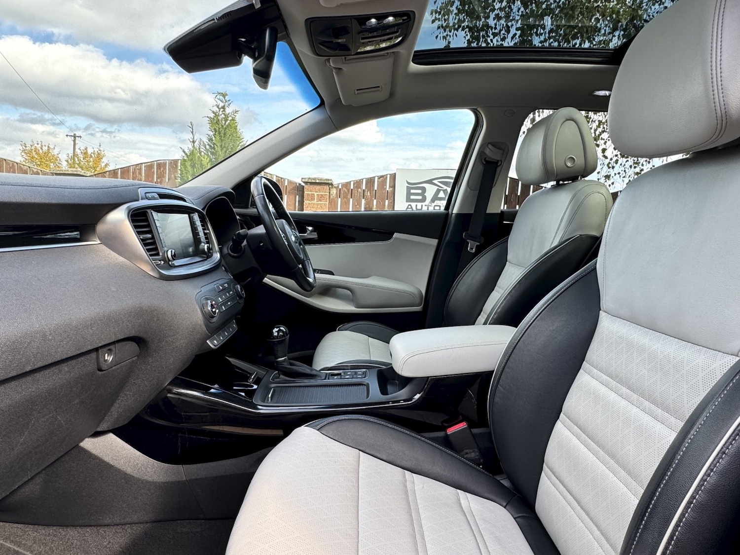 Used Kia Sorento 2017 for sale - 76120268: Photo 25