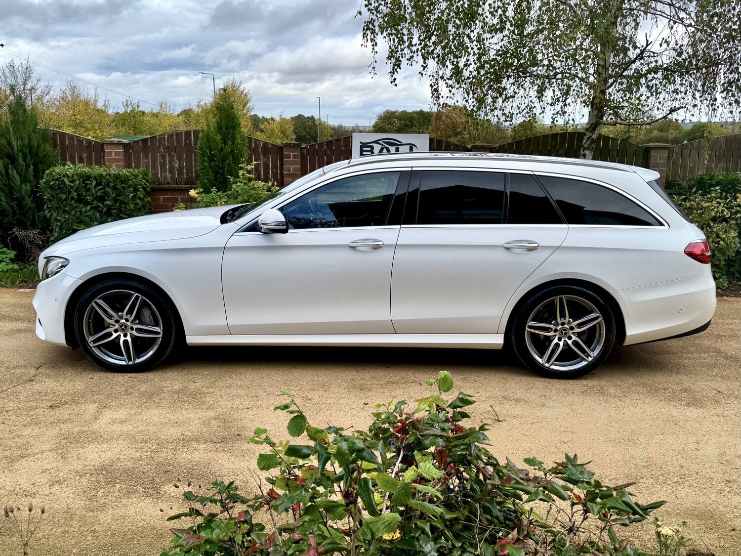 Used Mercedes-Benz E Class 2017 for sale - 76334804: Photo 2