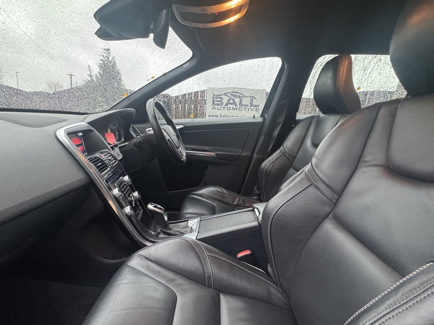 Used Volvo XC60 2015 for sale - 76579953: Photo 4