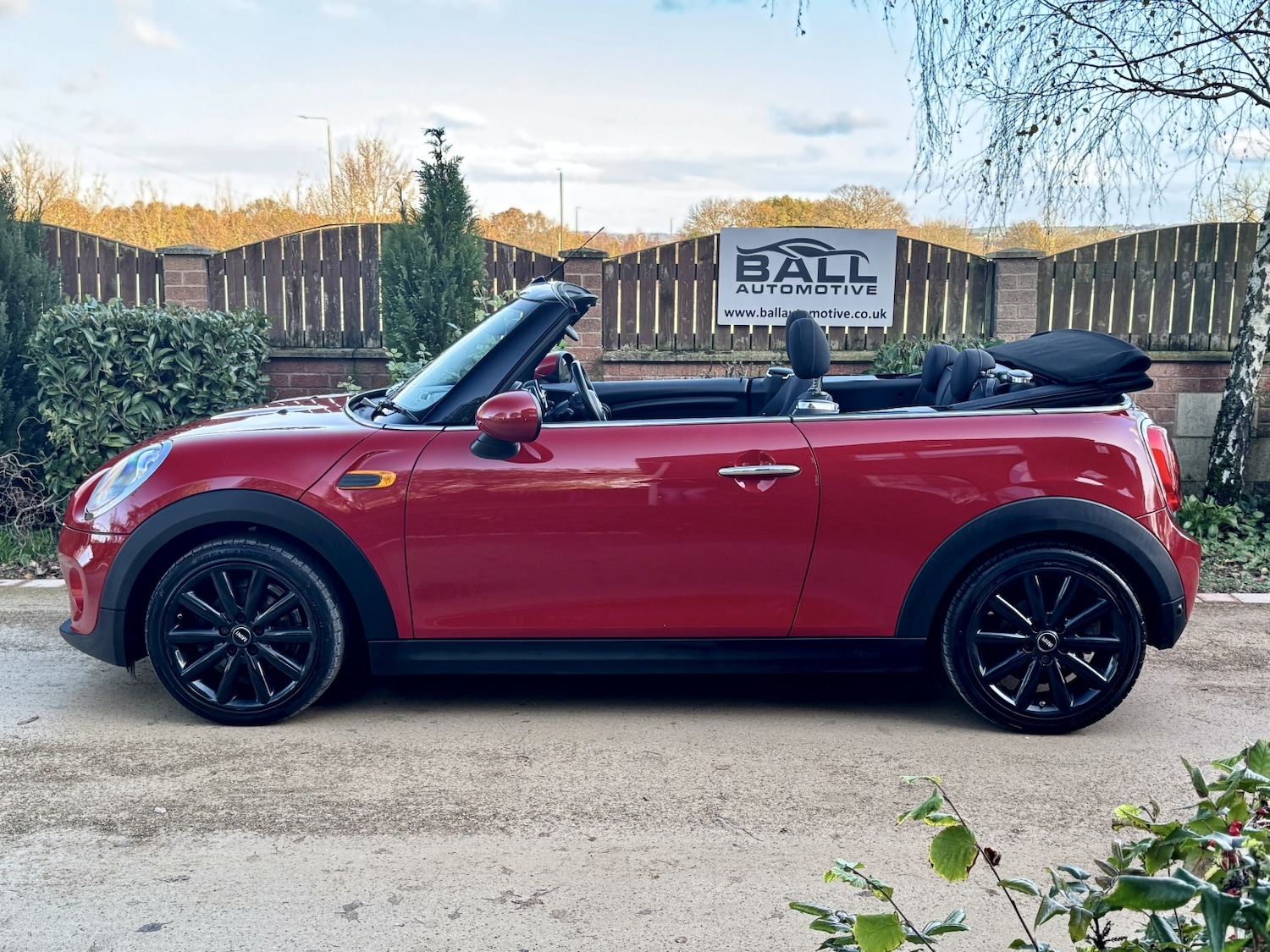 Used MINI Convertible 2016 for sale - 76699302: Photo 2