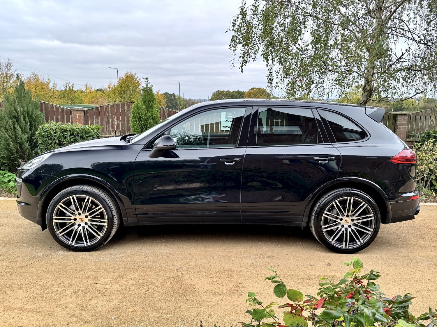 Used Porsche Cayenne 2016 for sale - 76281352: Photo 2