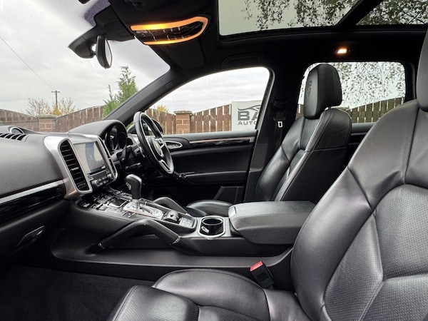 Used Porsche Cayenne 2016 for sale - 76281352: Photo 29