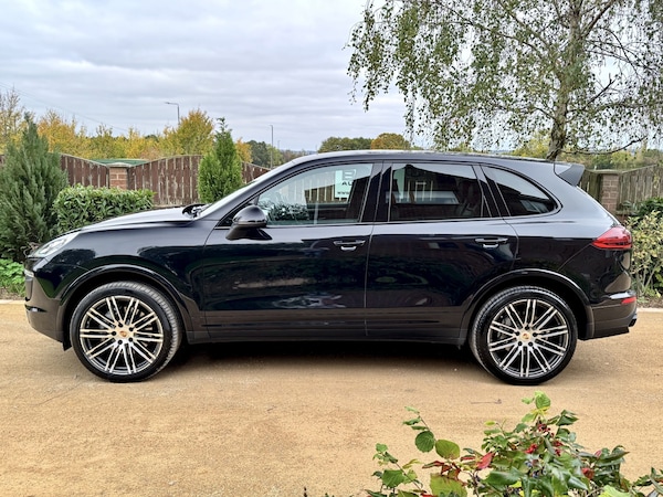 Used Porsche Cayenne 2016 for sale - 76281352: Photo 2