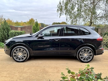 Used Porsche Cayenne 2016 for sale - 76281352: Photo 2