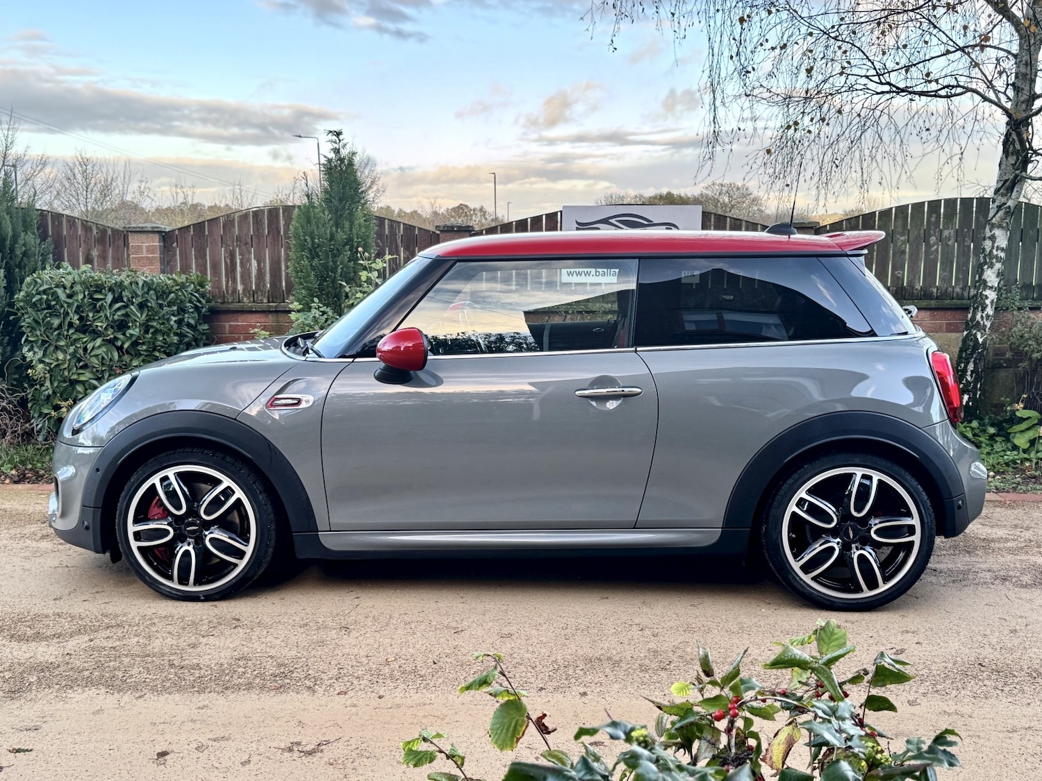 Used MINI Hatch 2019 for sale - 76687209: Photo 2