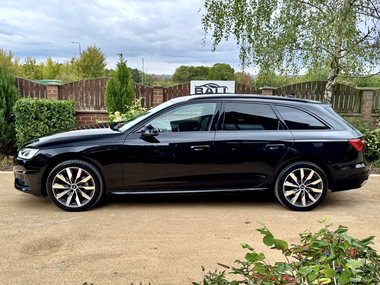 Used Audi A4 Avant 2021 for sale - 76030700: Photo 2