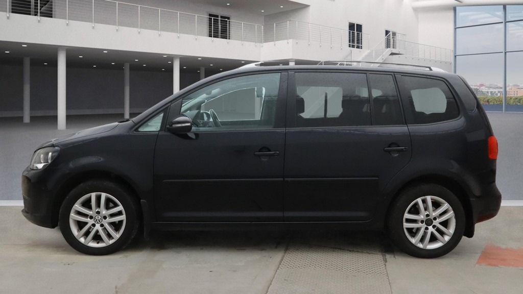 Used Volkswagen Touran 2015 for sale - 76681547: Photo 2