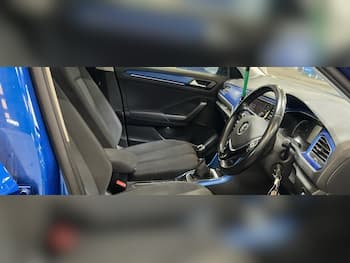 Used Volkswagen T-Roc 2018 for sale - 79525211: Photo