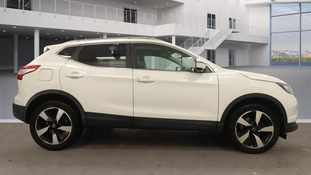 Used Nissan Qashqai 2017 for sale - 76877797: Photo 1