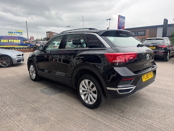 Used Volkswagen T-Roc 2018 for sale - 78993517: Photo