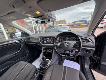 Used Volkswagen T-Roc 2018 for sale - 78993517: Photo