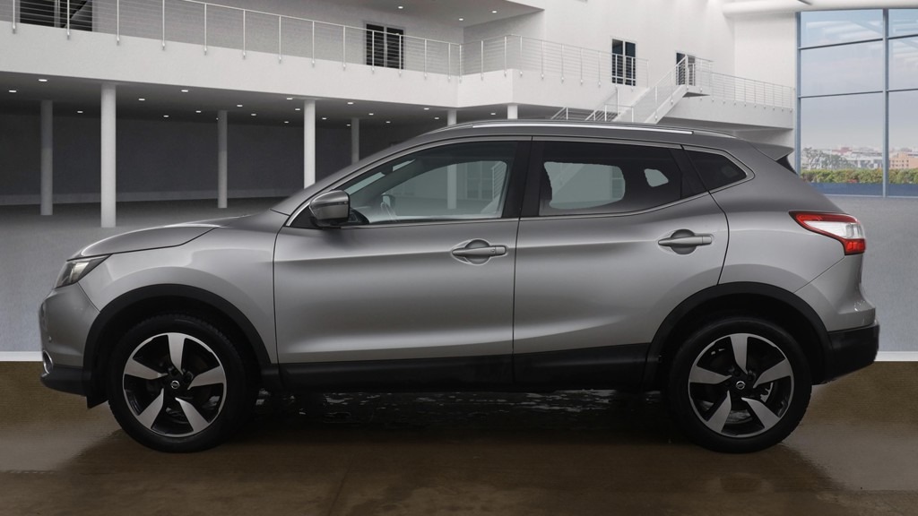 Used Nissan Qashqai 2017 for sale - 77535841: Photo 2