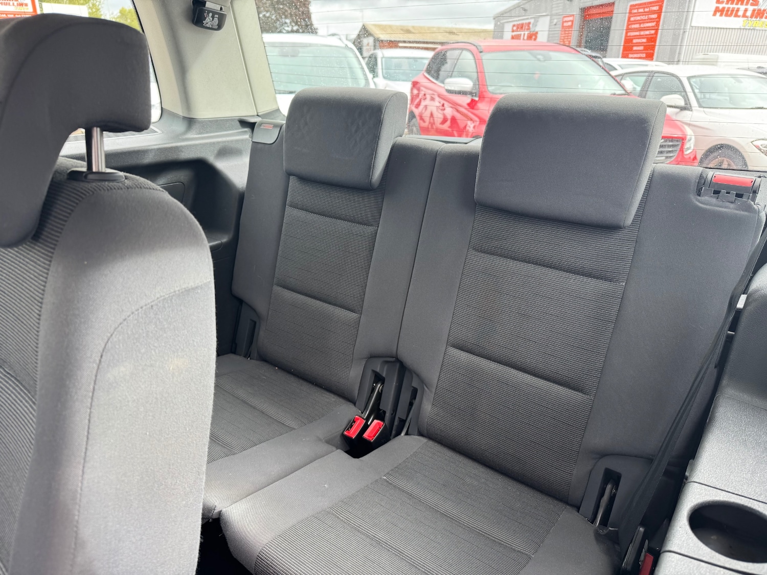 Used Volkswagen Touran 2009 for sale - 76022690: Photo 11