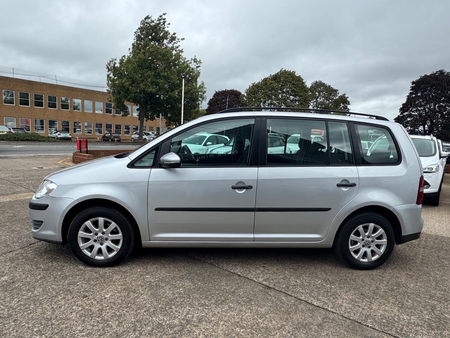 Used Volkswagen Touran 2009 for sale - 76022690: Photo 14