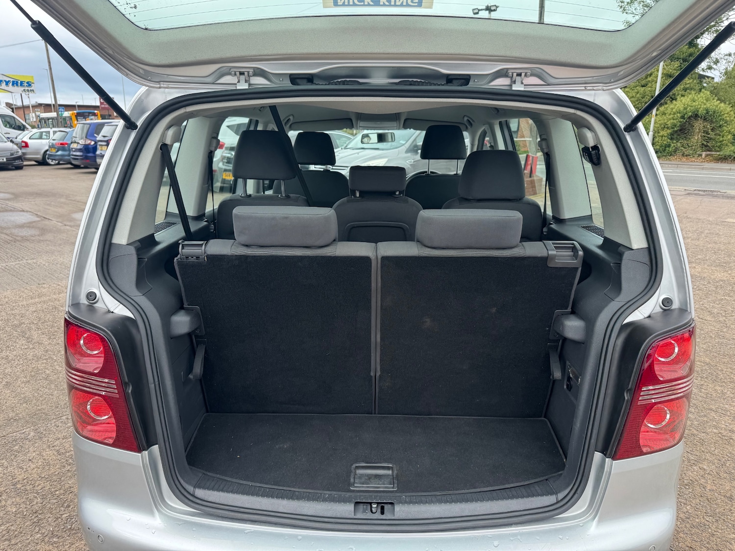 Used Volkswagen Touran 2009 for sale - 76022690: Photo 17