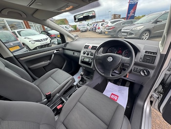 Used Volkswagen Touran 2009 for sale - 76022690: Photo 3