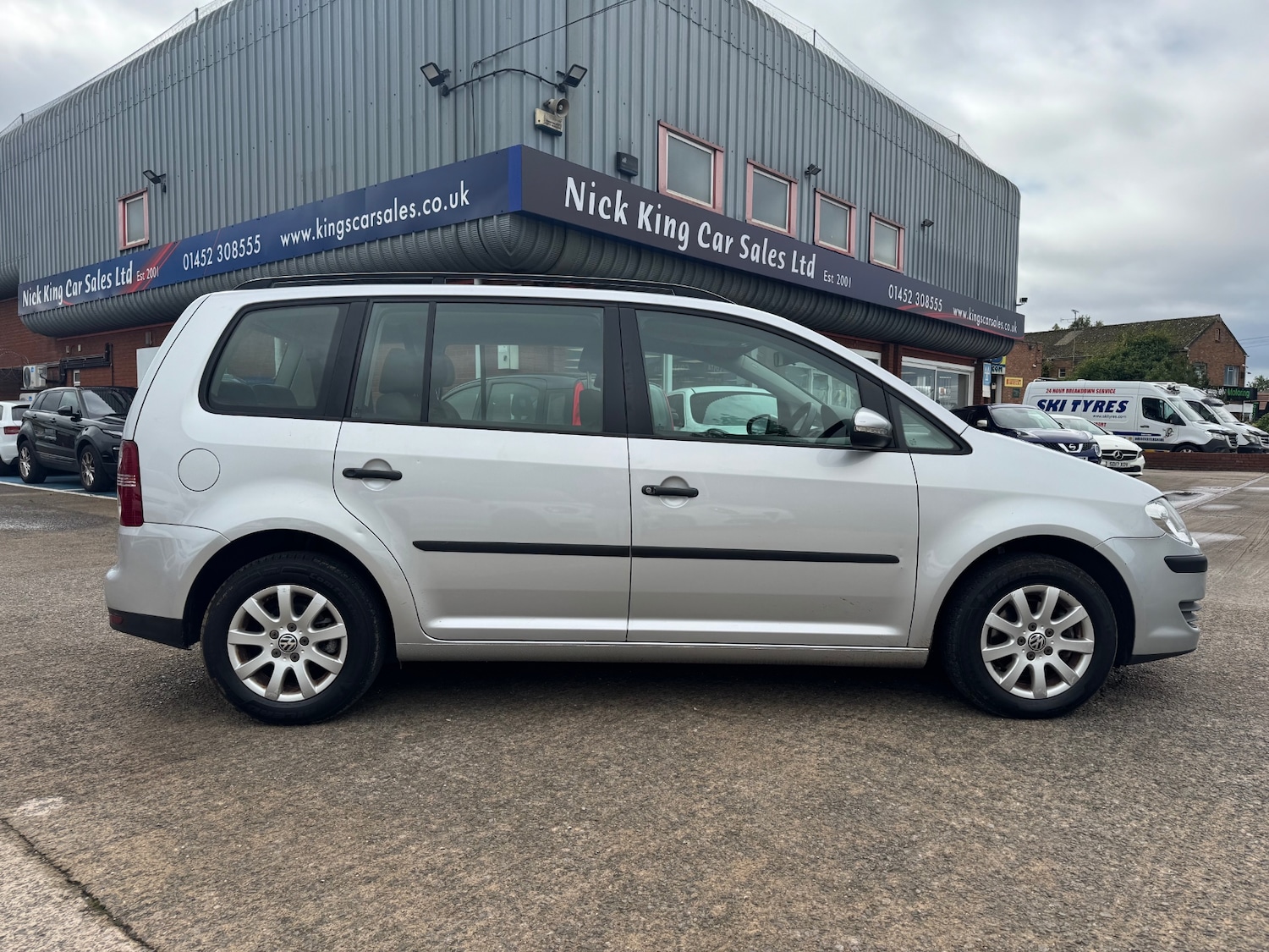 Used Volkswagen Touran 2009 for sale - 76022690: Photo 4