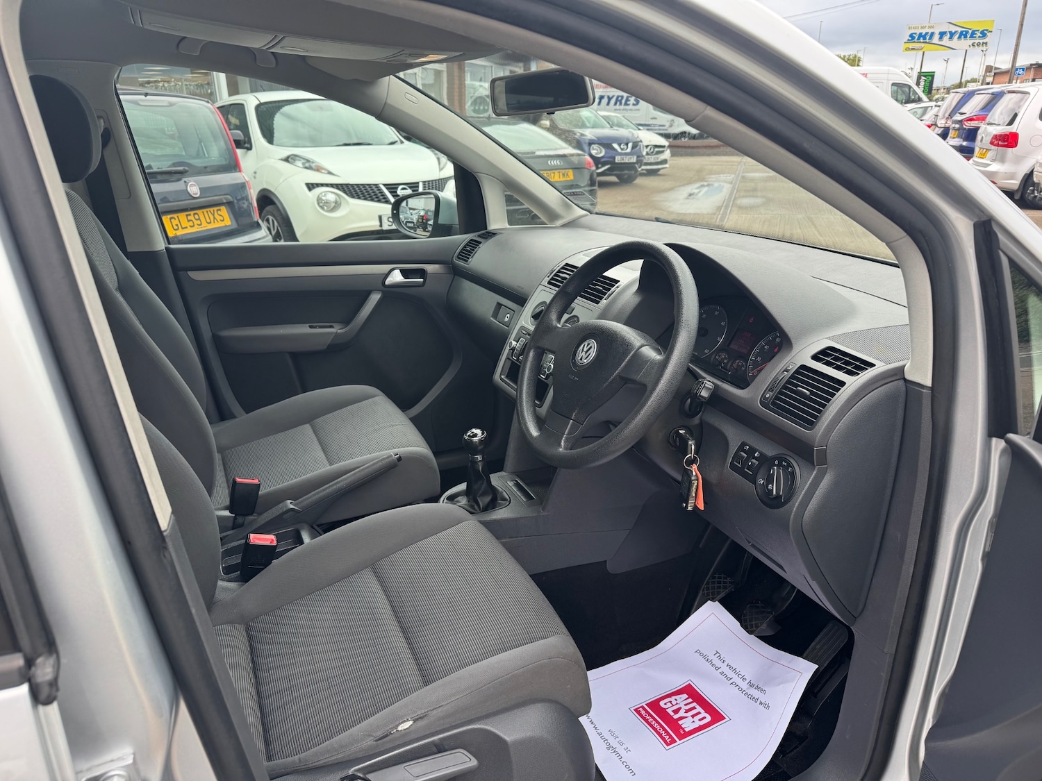 Used Volkswagen Touran 2009 for sale - 76022690: Photo 5