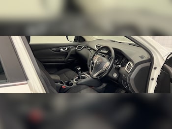 Used Nissan Qashqai 2017 for sale - 75750021: Photo