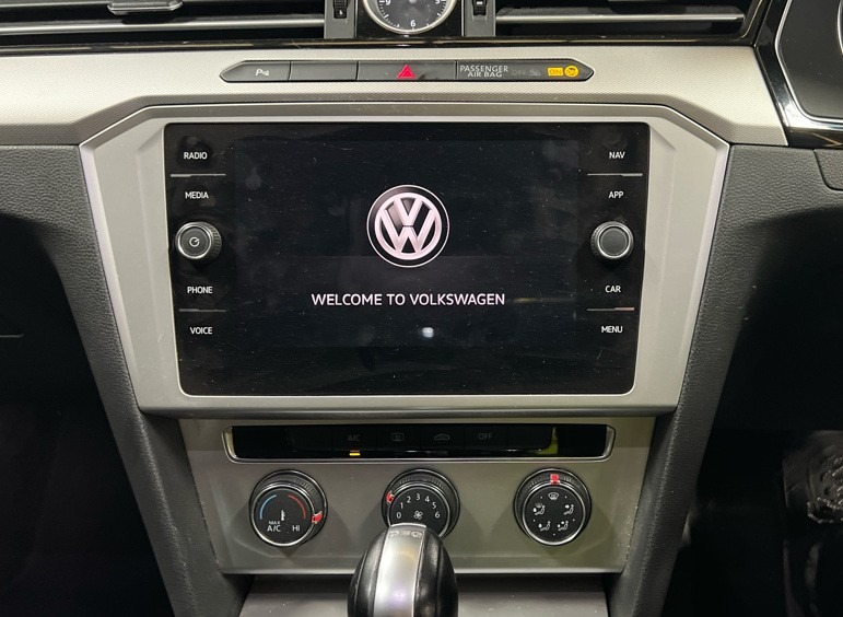 Used Volkswagen Passat 2017 for sale - 76567890: Photo 8