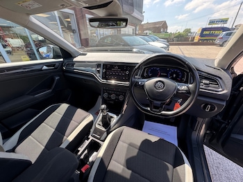 Used Volkswagen T-Roc 2018 for sale - 79098913: Photo