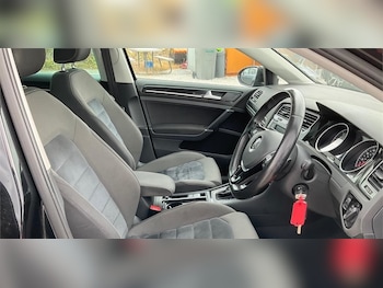 Used Volkswagen Golf 2017 for sale - 75467065: Photo