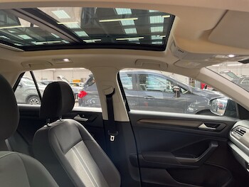 Used Volkswagen T-Roc 2018 for sale - 78389400: Photo