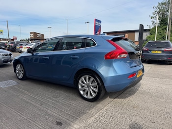 Used Volvo V40 2014 for sale - 79102314: Photo
