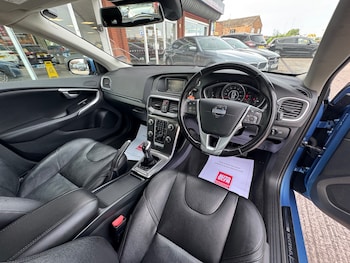 Used Volvo V40 2014 for sale - 79102314: Photo