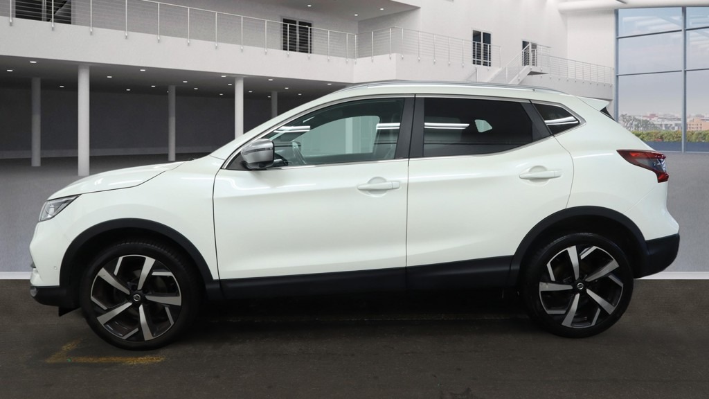 Used Nissan Qashqai 2018 for sale - 77296776: Photo 2
