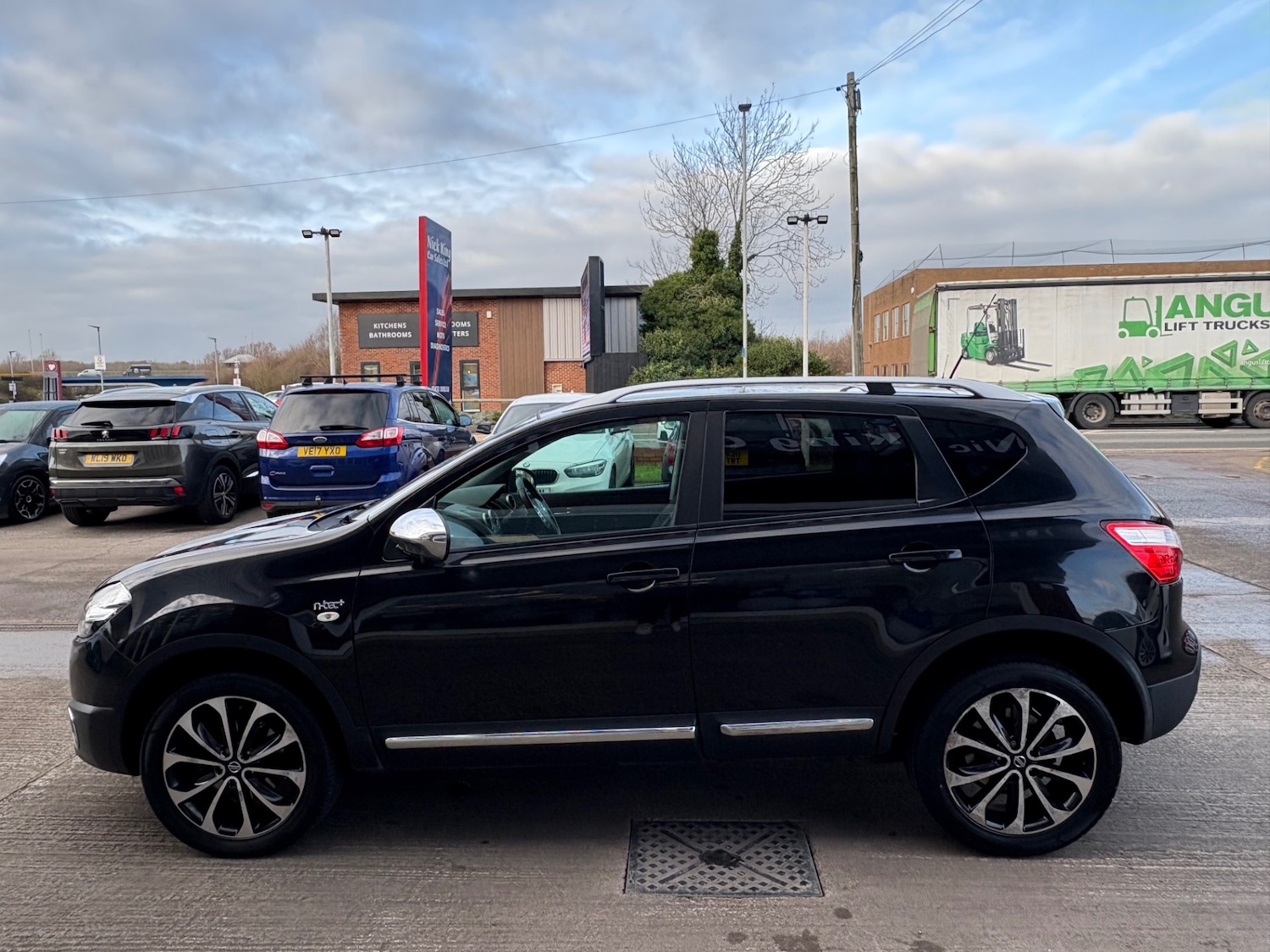 Used Nissan Qashqai 2012 for sale - 76904499: Photo 15