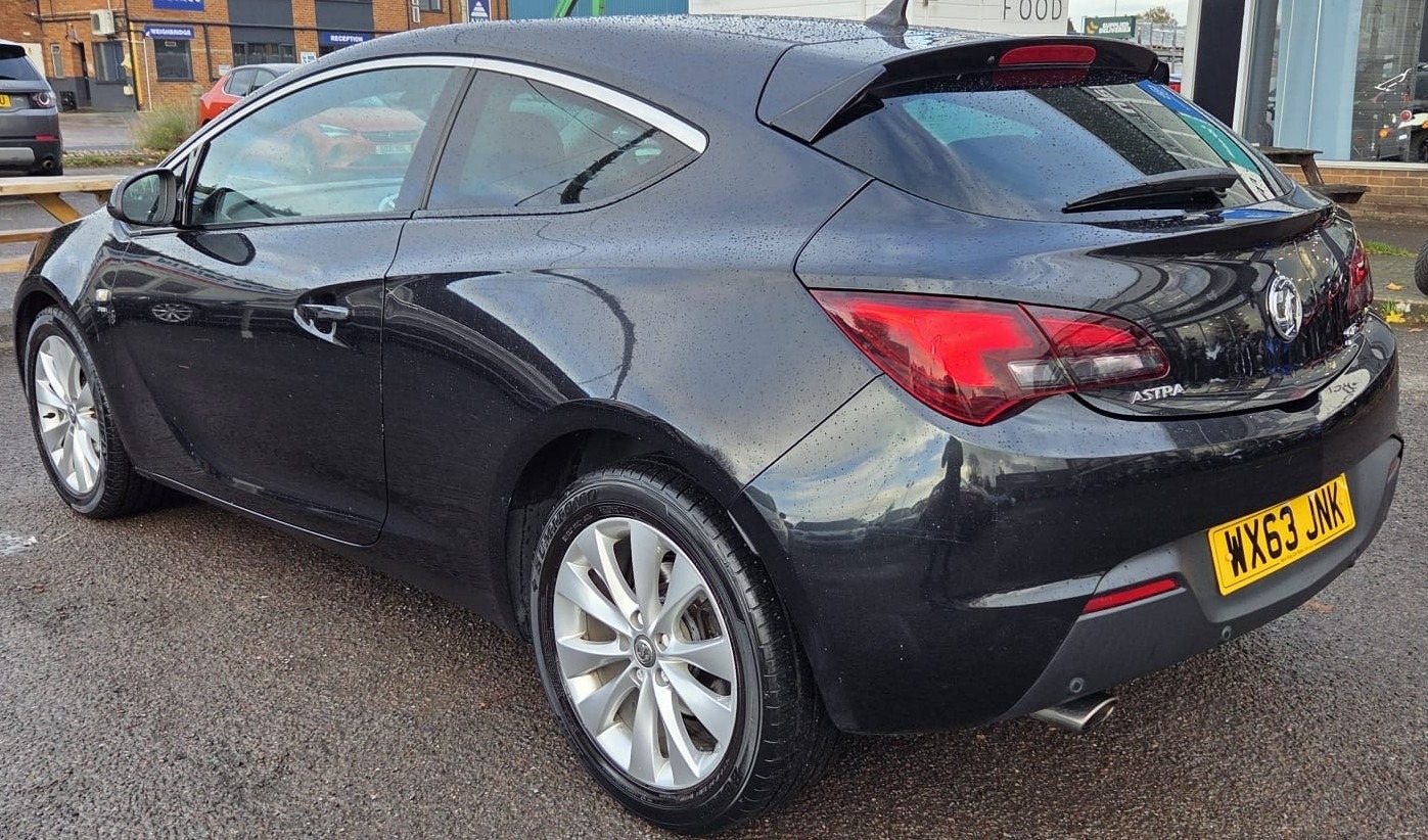 Used Vauxhall Astra GTC 2013 for sale - 76365250: Photo 2
